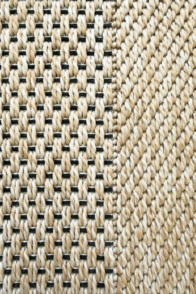 Outdoor Living Sisal Sand Black Rug