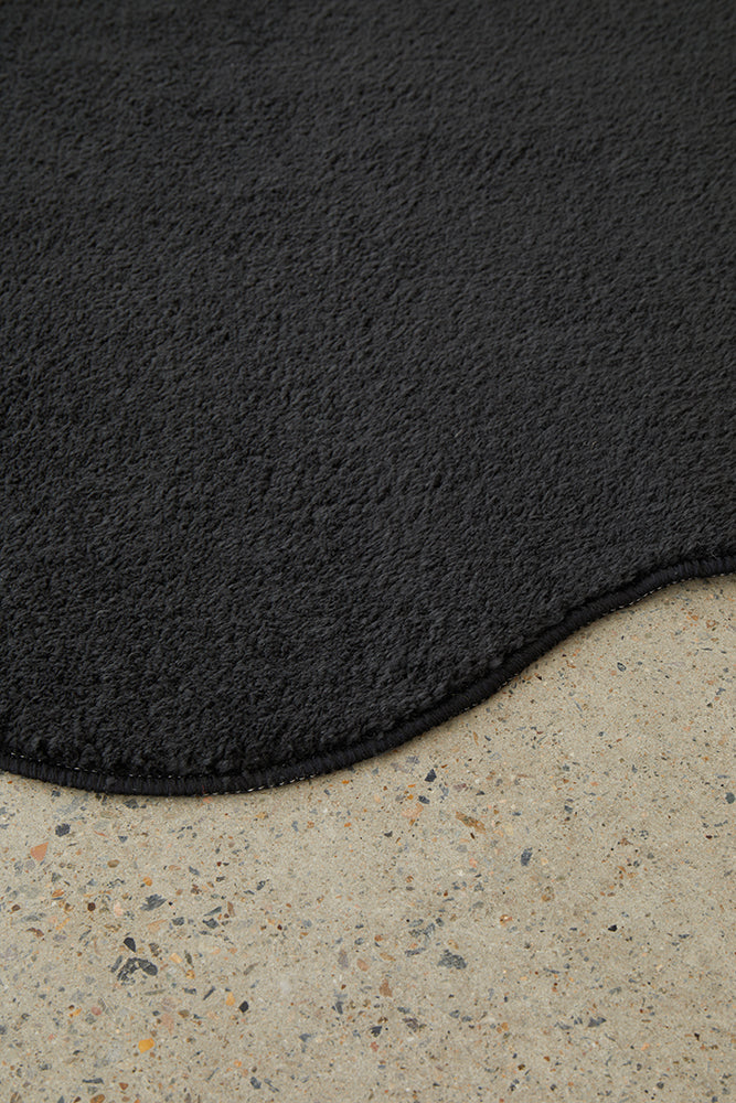 Evanna Black Runner Rug
