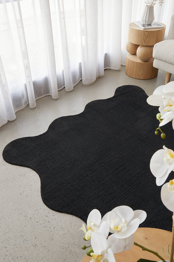 Evanna Black Rug
