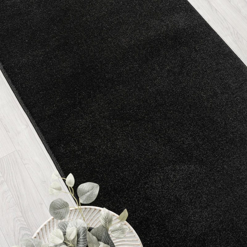 Europa Status Black Runner Rug