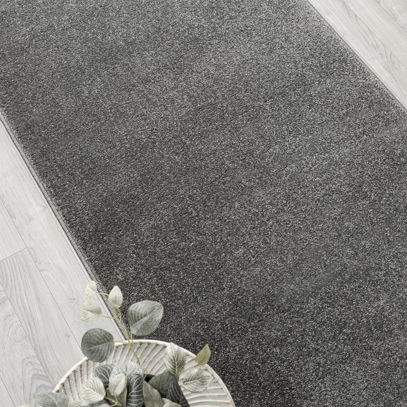 Europa Status Dark Grey Runner Rug