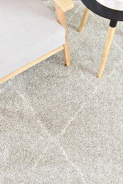 Lila Diamond Latte Rug