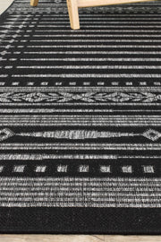 Long Island Tribal Point Black Rug