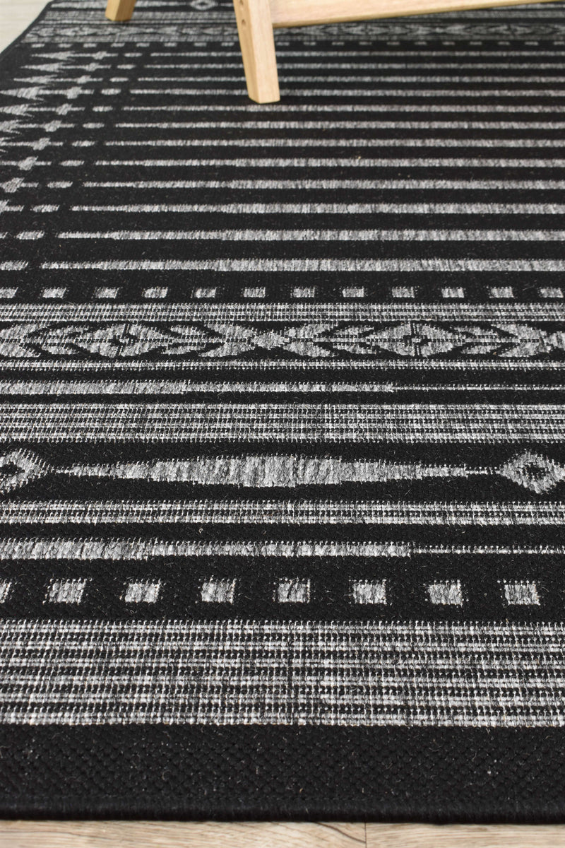 Long Island Tribal Point Black Rug