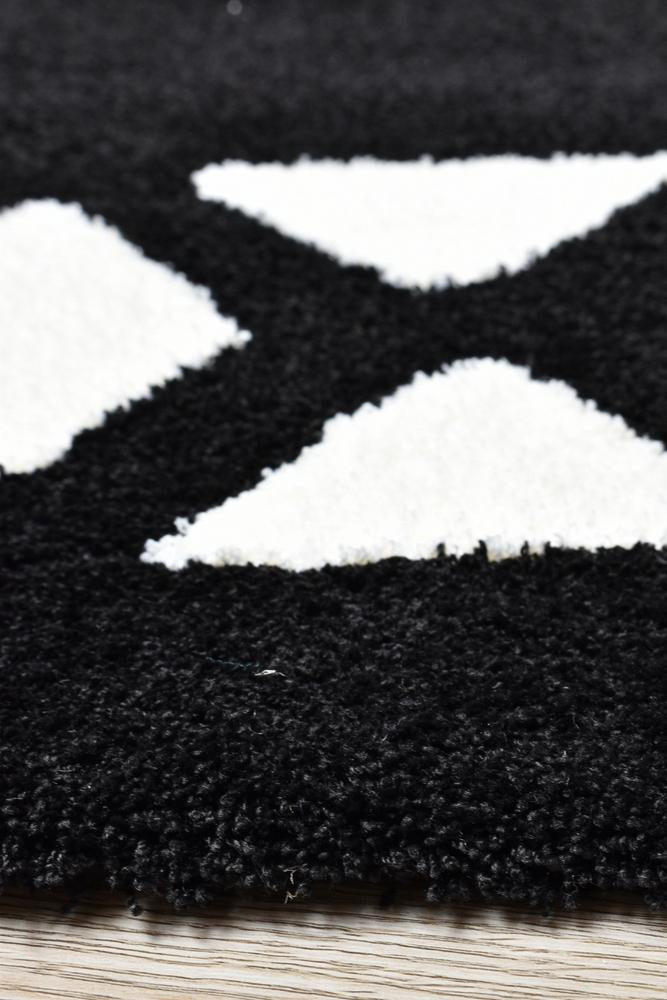 Vicinal Sot Black White Rug
