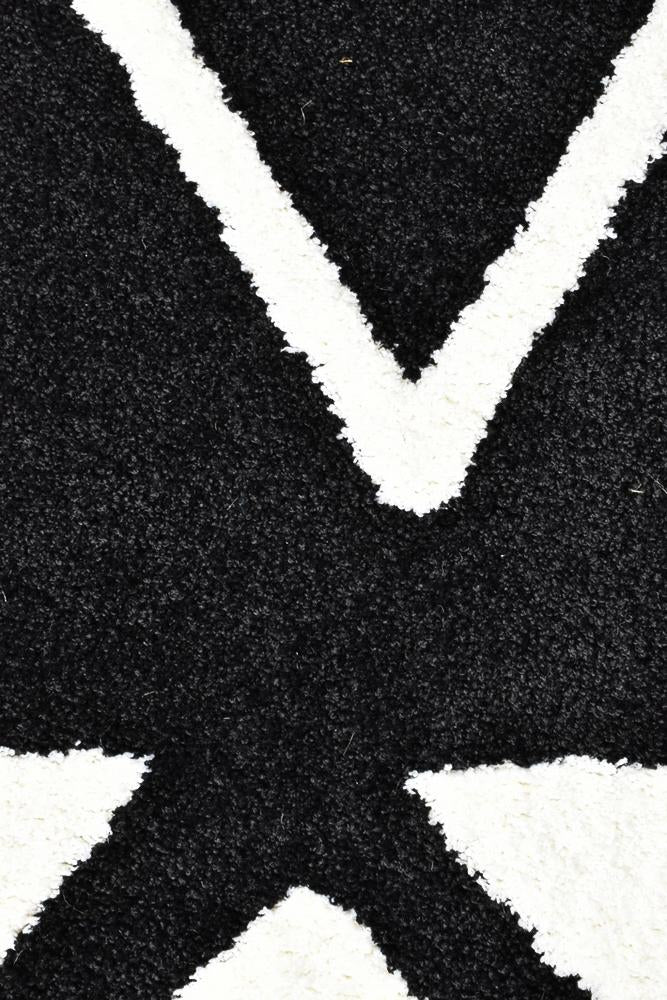 Vicinal Sot Black White Rug