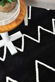 Vicinal Sot Black White Rug