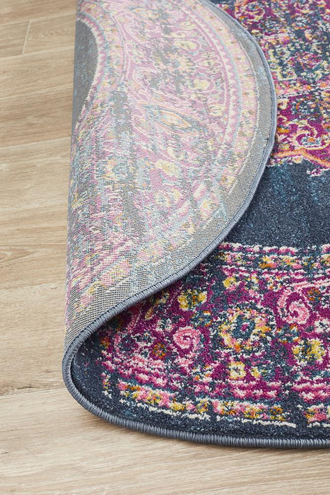 Eclectic Criticalne Round Rug