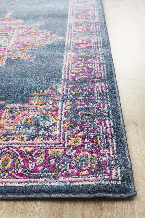 Eclectic Criticalne Runner Rug