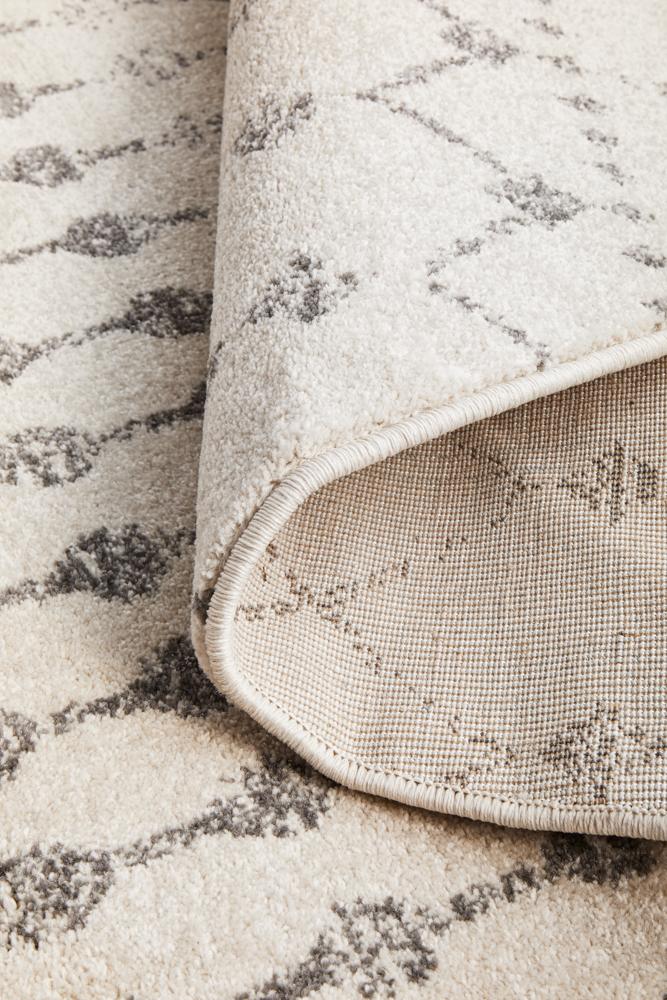 Miter Inozu Silver Round Rug