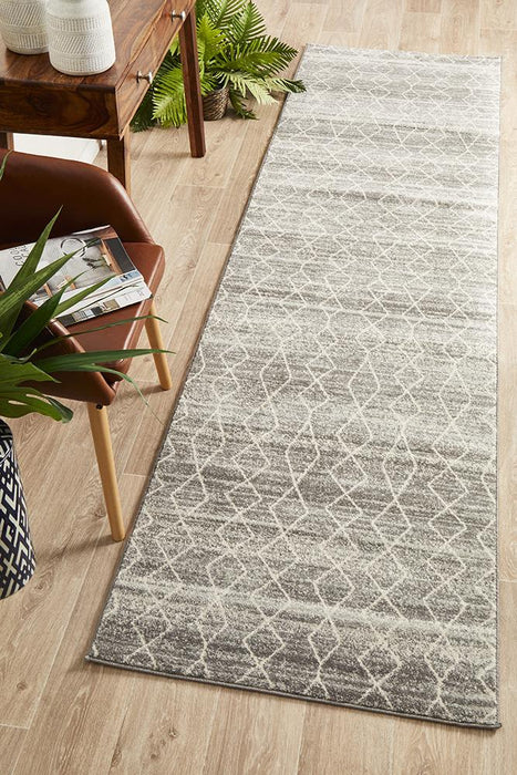 Summon Remy Silver Transitional Runner Rug