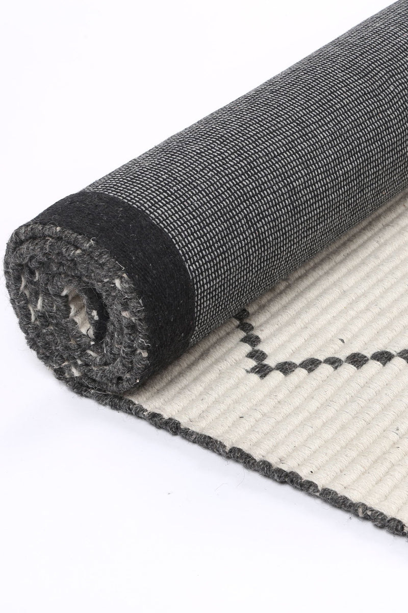 Leilani Diamond Tassel Cream Rug