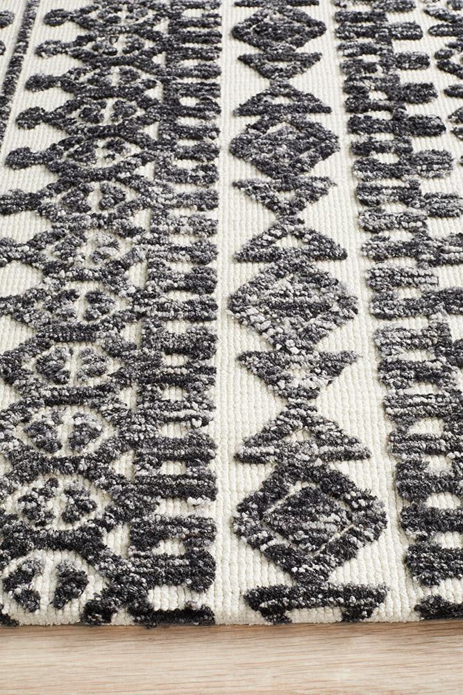 Denim Yasman Ivory Black Rug