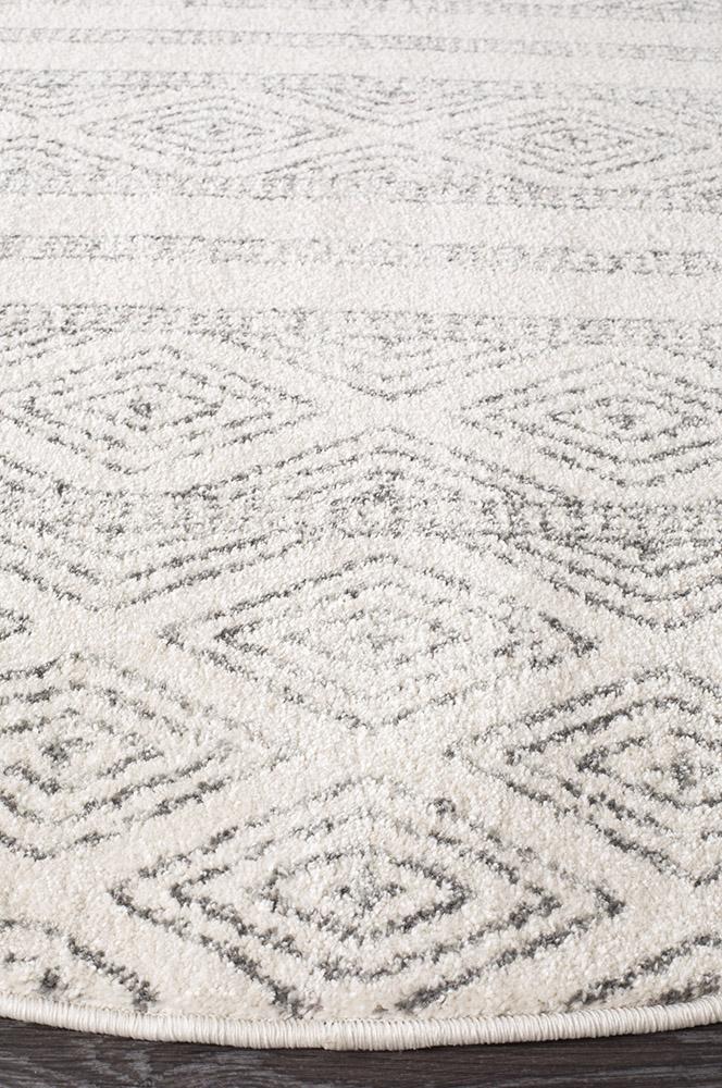 Gynama White And Grey Tribal Round Rug