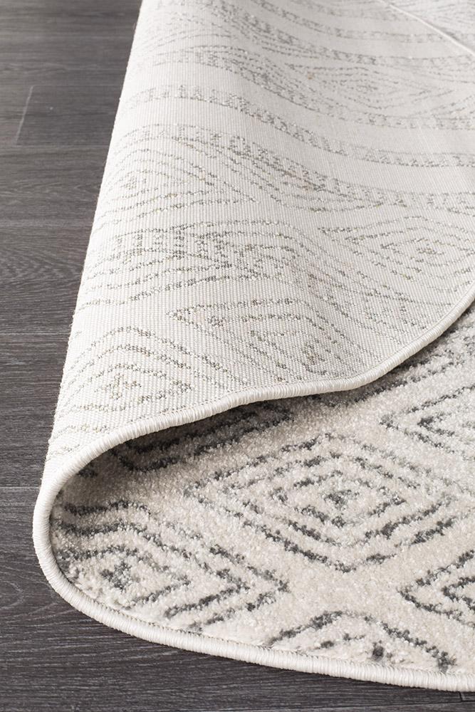 Gynama White And Grey Tribal Round Rug