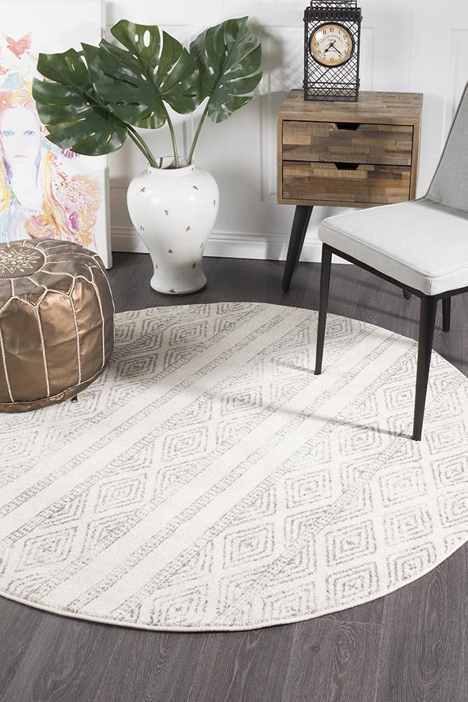 Gynama White And Grey Tribal Round Rug
