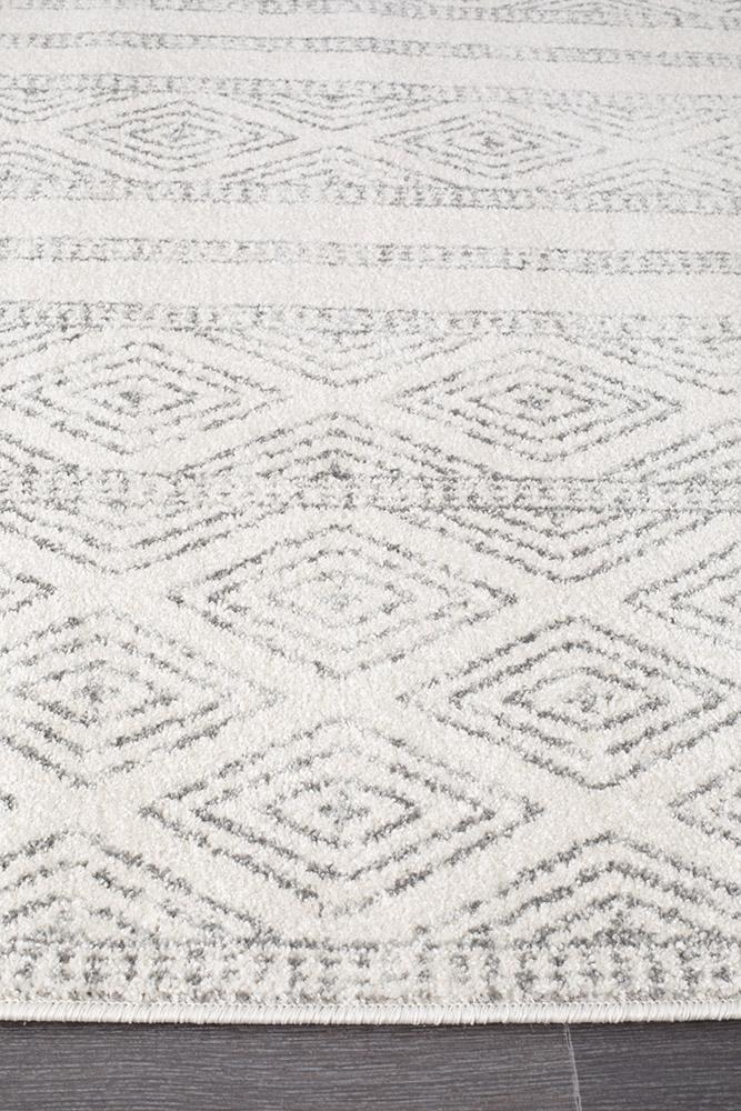 Gynama White And Grey Tribal Rug