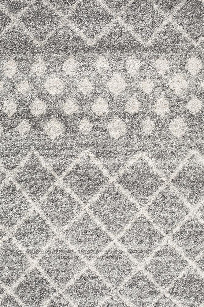 Gynama Silver Tribal Round Rug