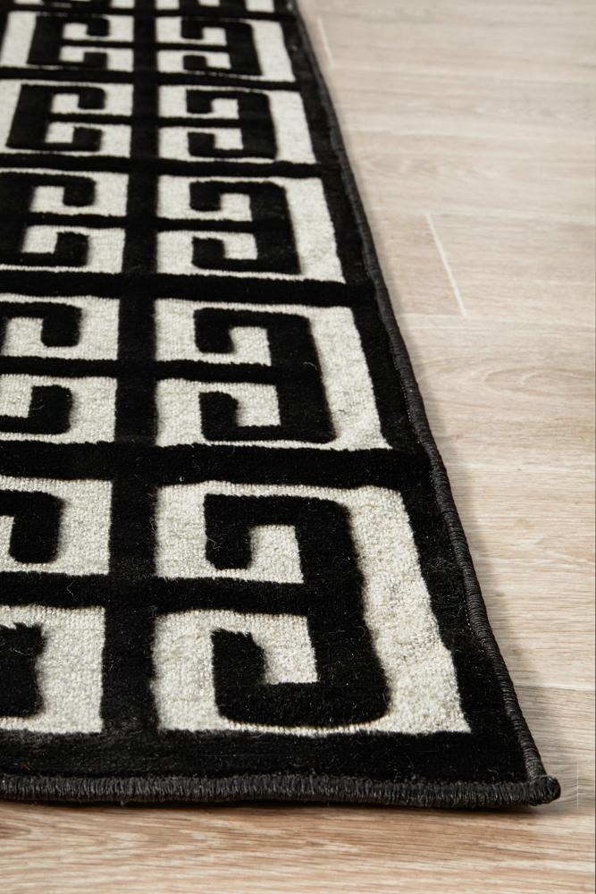 Edfu Maze Black & Gold Rug